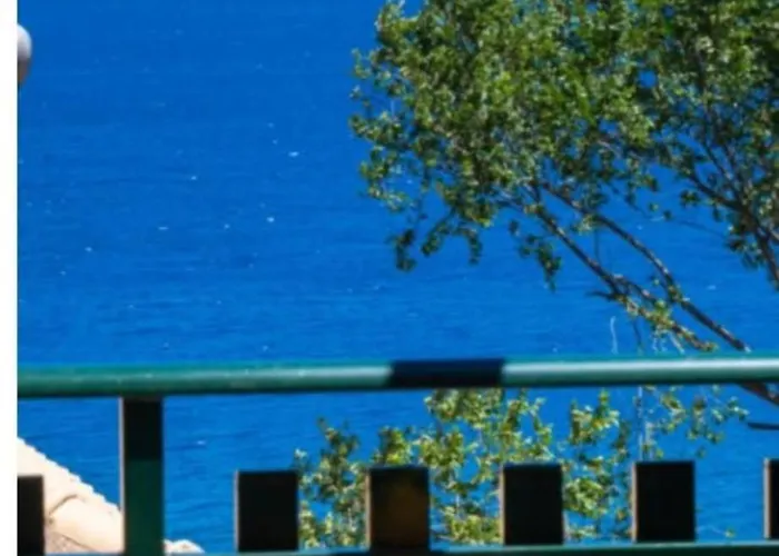 Mnv Sea In Lefkas Nikiana